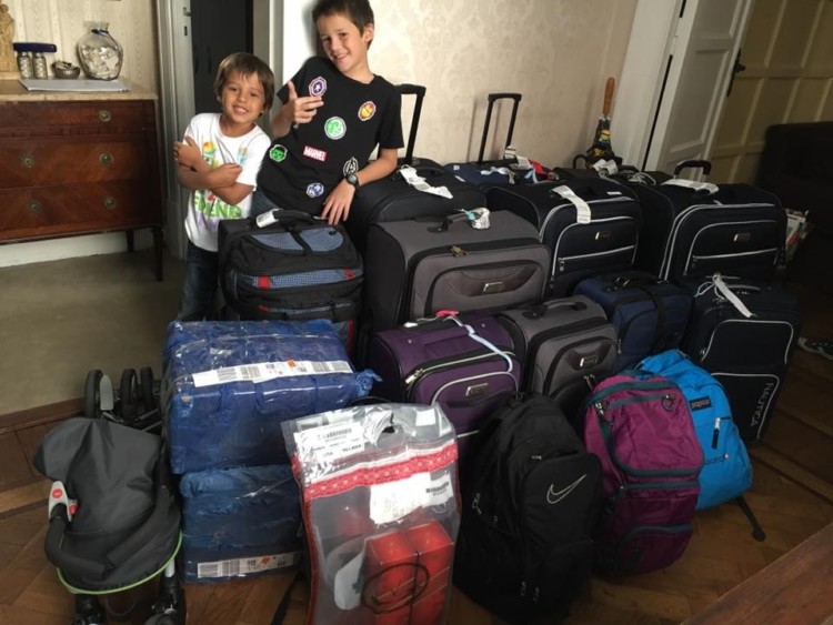 A larger traveling party means more of a chance of lost luggage. 