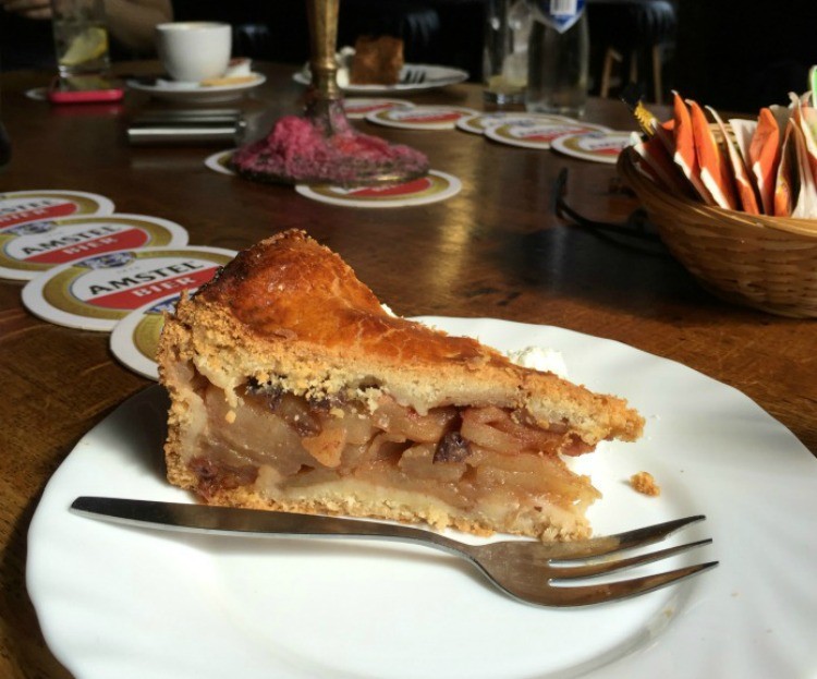 apple pie served on a food tour