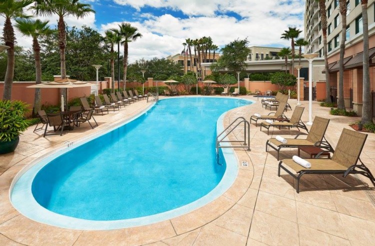 are there good accommodations in orlando north that make it the best place to stay outside orlando