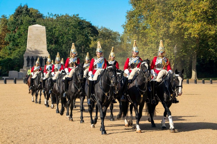 on which day should I see the changing of the guard in a 3 day london itinerary for families