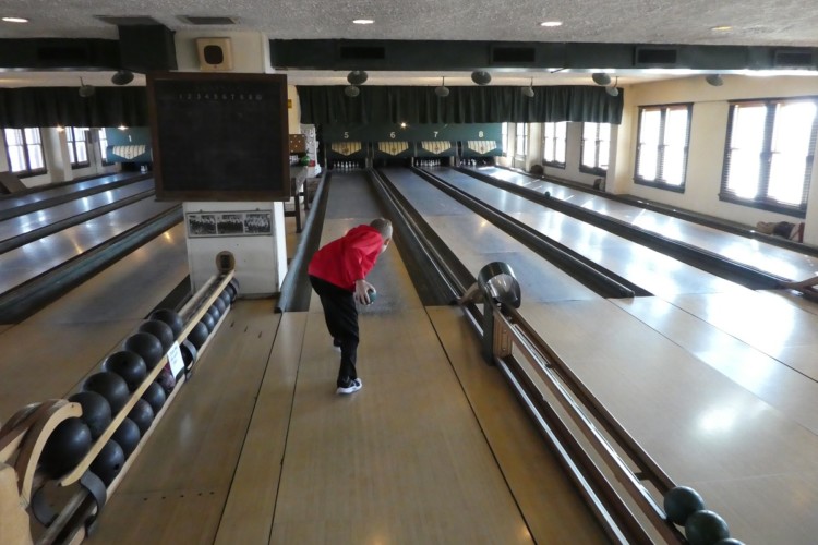 Things to do with kids in Indianapolis - Families can try duckpin bowling at the Fountain Square Theatre Building in Indianapolis.